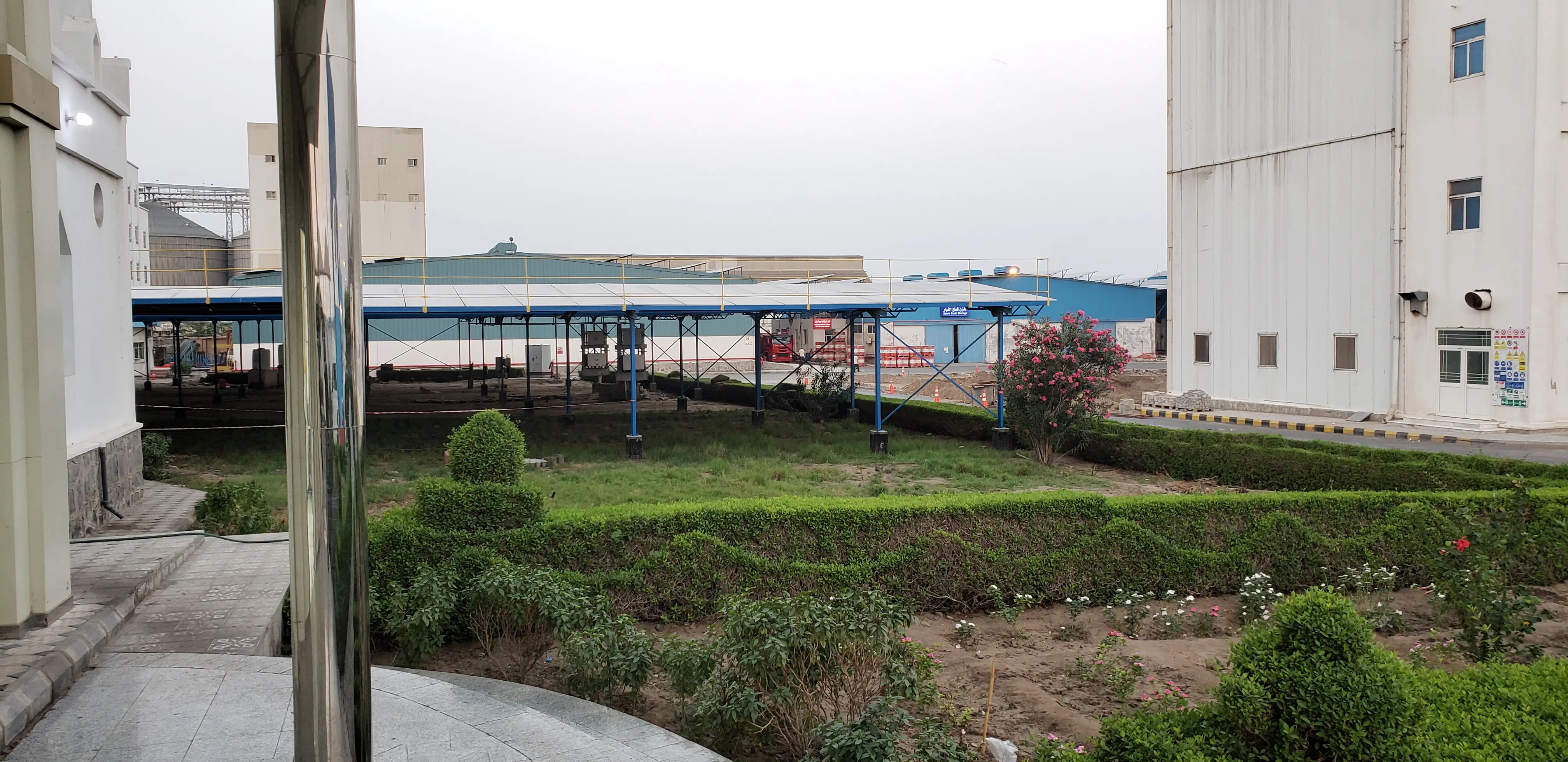 ساحة المصنع والحدائق